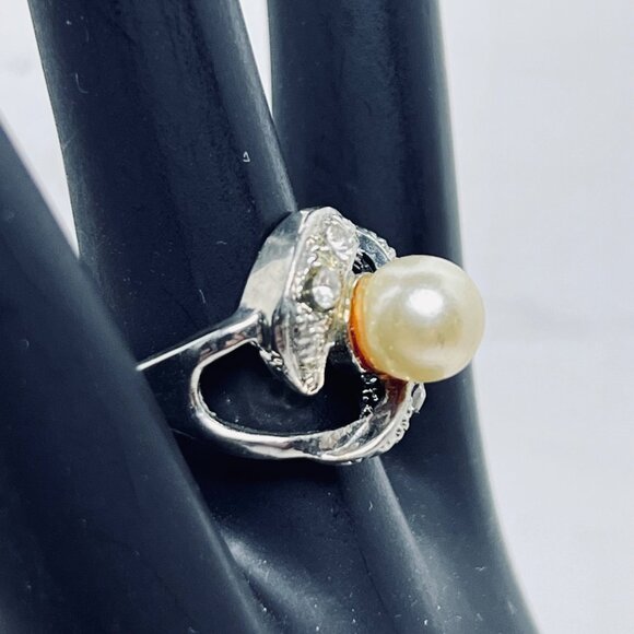 Silver Tone Statement Ring W/Faux Pearl And Rhinestone Accents Size 4.75 (R446) - Picture 3 of 7